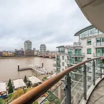 Stunning Flat Overlooking The Thames