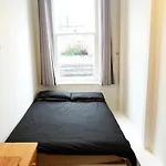 Beautiful Family Apartment Barons Court