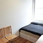 Beautiful Family Apartment Barons Court