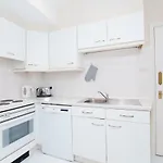 Primestay Baker Street Residences