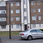 1 Bedroom Apartment Ponders End