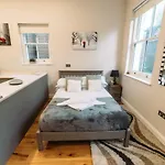 Flat 3, Cromwell Road, 1 Bedroom Studio Apartment
