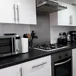Luxurious Apartment In Kensington & Chelsea