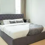 Top Floor Luxury And Spacious 2 Bedroom Apartment In Stratford