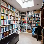 Charming Chiswick Home near Ravenscourt Park