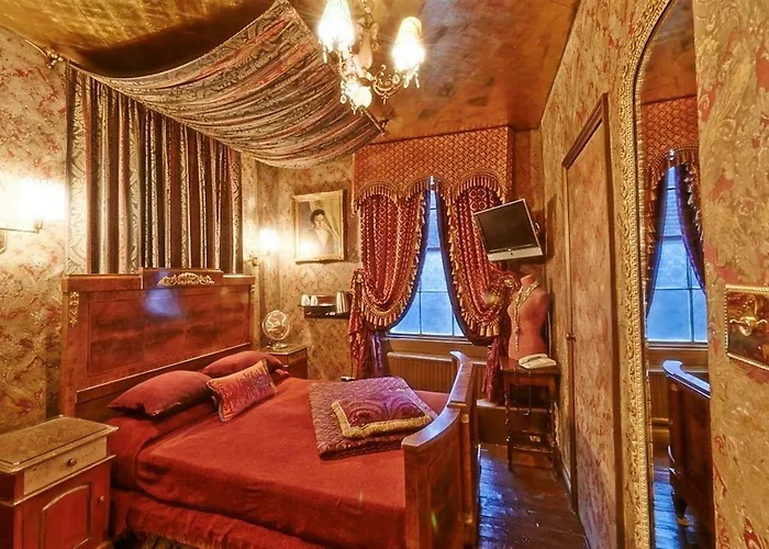 Pavilion Hotel