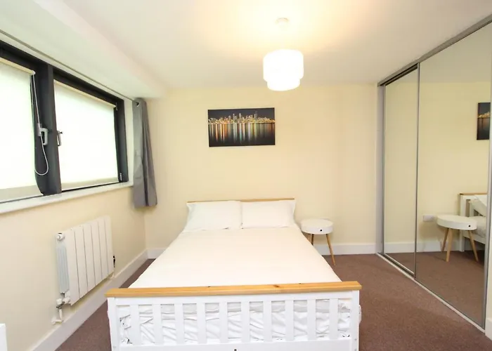 Lovely 2-Bedroom Apartment in Docklands, E14