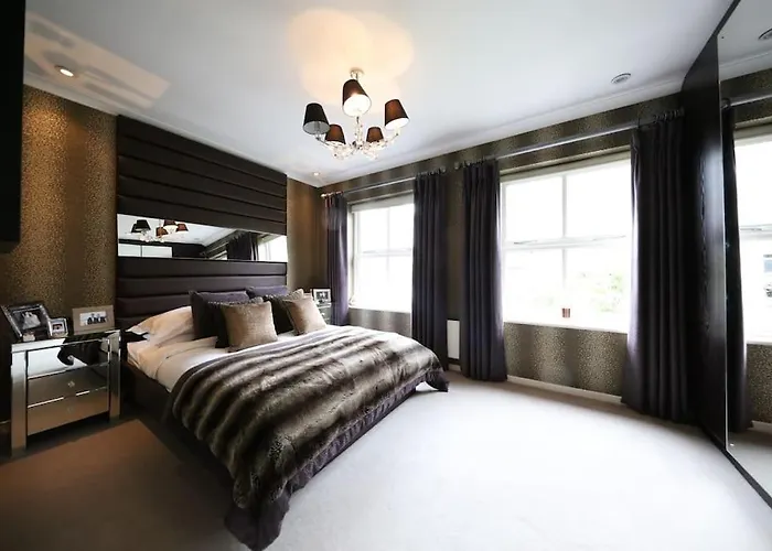 Hotel Style boutique 2 bedroom house w/garden