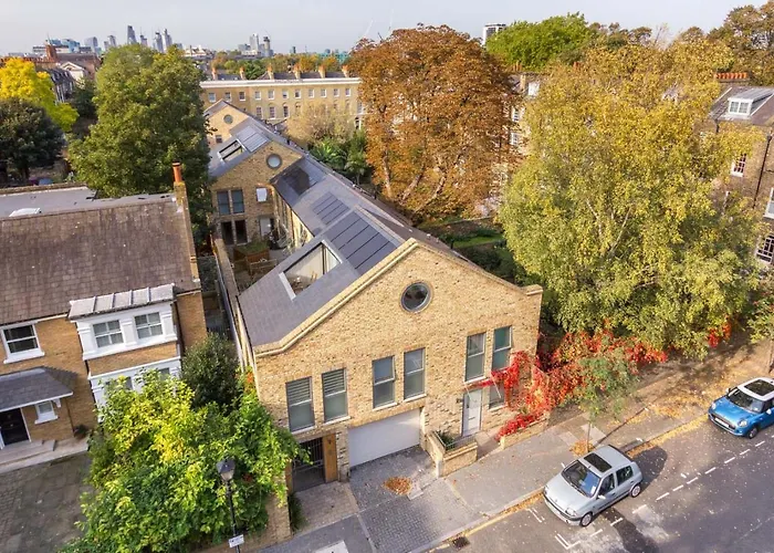 3 Benbow Mews