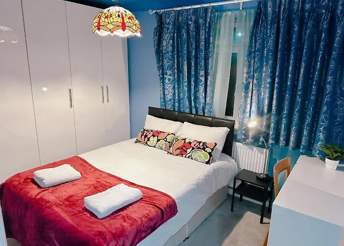 Luxury Double Blue Room
