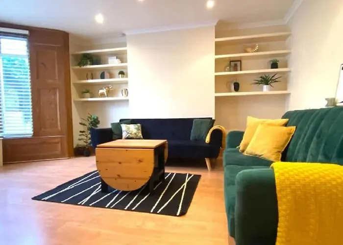 Lovely 1-Bedroom Garden Flat In Acton