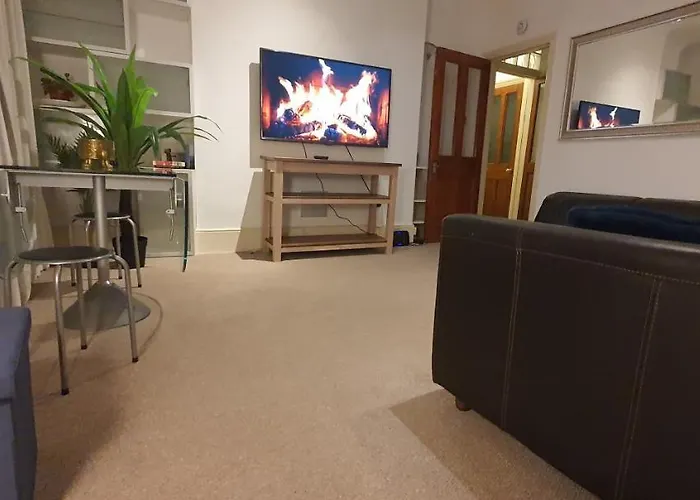 Walk To London Bridge En Suite Apartment With Kitchen