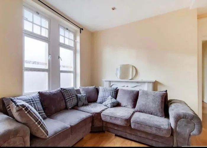 Bond Street Family Apartment