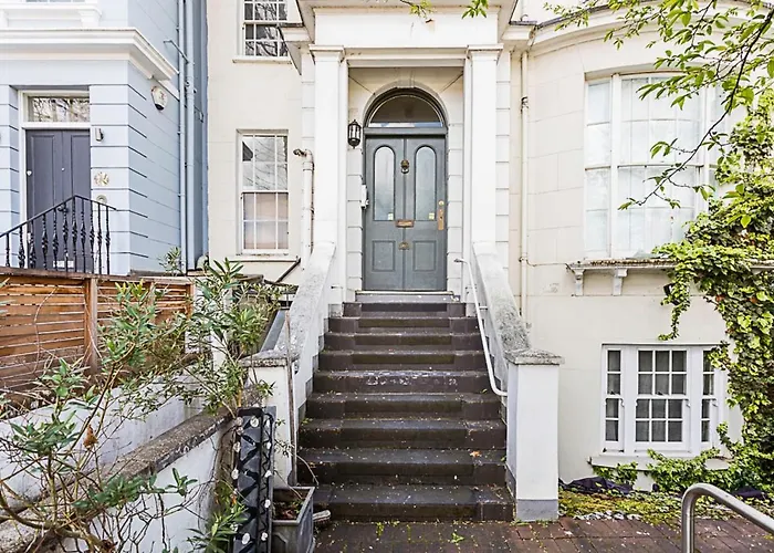 Charming Flamingo Villa In Paddington