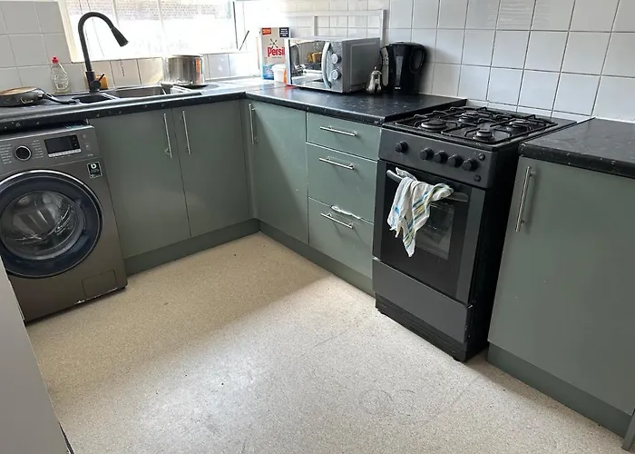 Huge Room By London Bridge - King Sized Bed