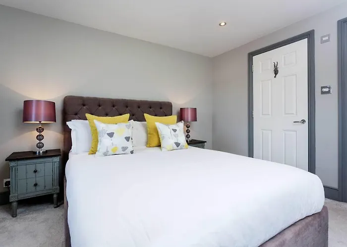 Fulham, London - Stylish 5 Bedroom House