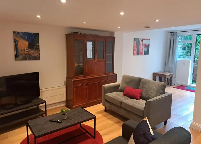 Shepherds Bush Apartment