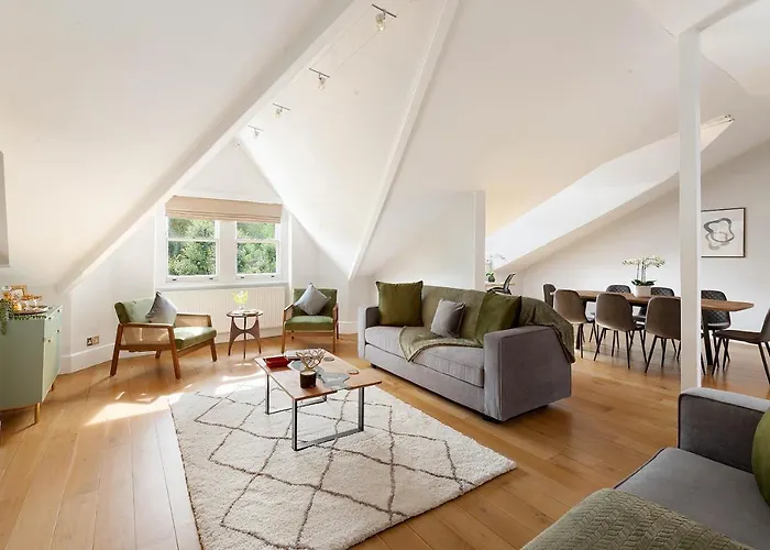 Lovely Central Apartment With Park Views