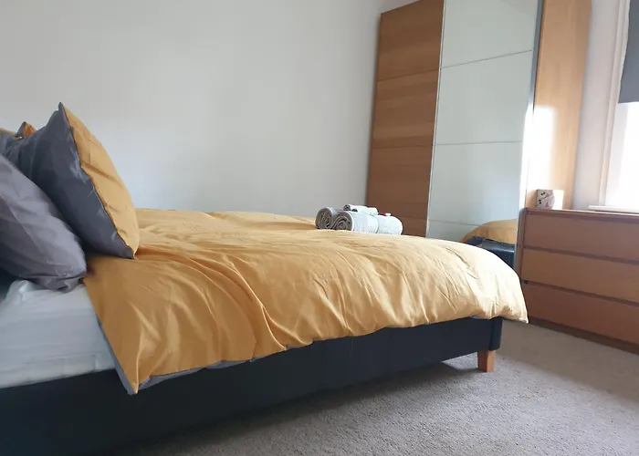 Luxury 1-Bed Apartment With Stunning City Views Perfect For Short Stays In London