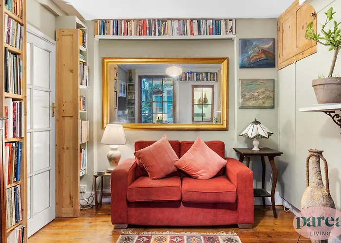 Parea Living - Cosy 1-Bed Artistic Flat At Newington Green