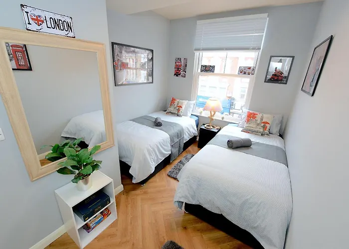 2 Bedroom Flat In Wood Green Piccadilly Line