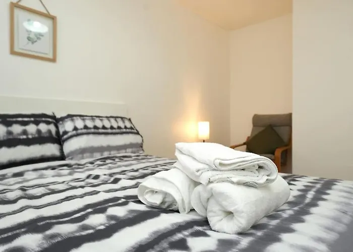 London Oasis Flat With High-Speed Broadband And Free Parking