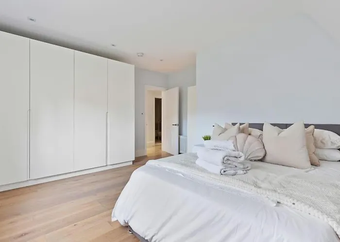 Luxury 3 Bed Flat In Kensington