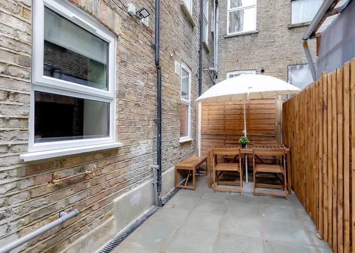 Stylish 2 Bedrooms Flat Sleeps 6 & Garden London Zone 2 Cls Central