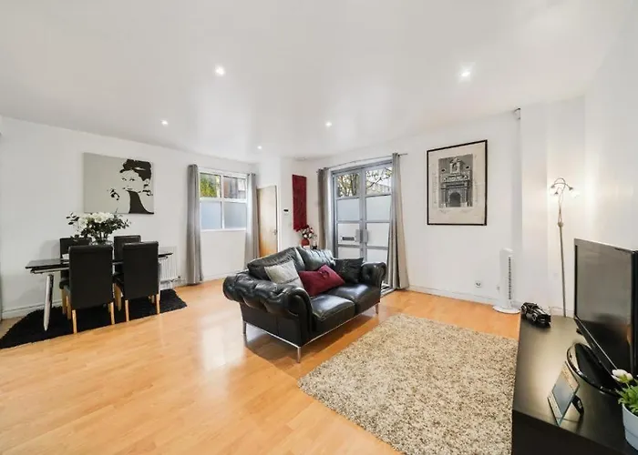 City 2 Bedroom Apartment London Tower Bridge With Free Secure Gated Parking - Perfect For Long Stay