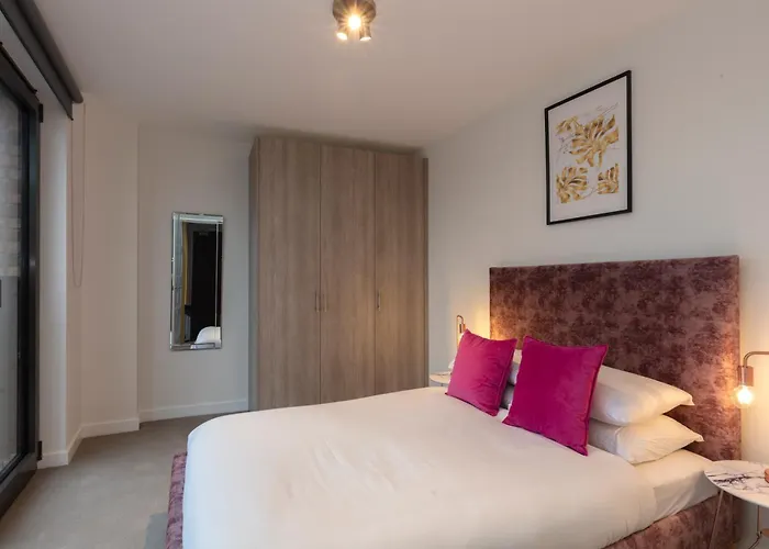 Deluxe North Central London Apartment
