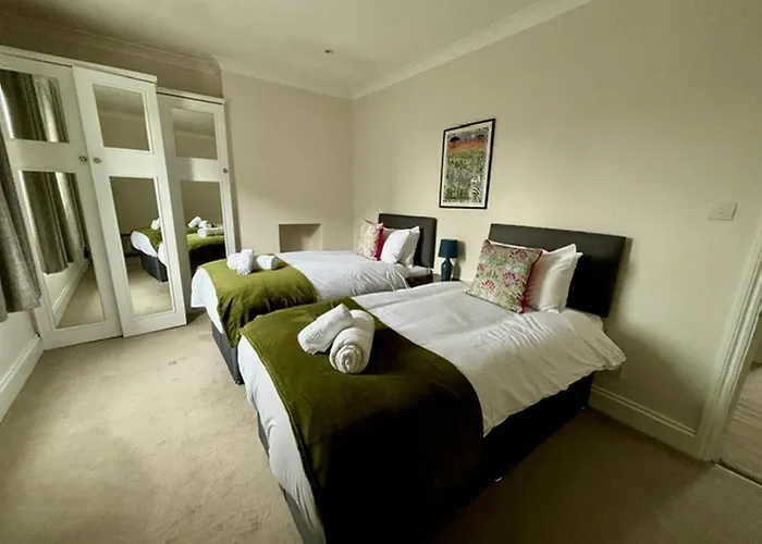 Charming Fulham Home Spacious With Modern Touches