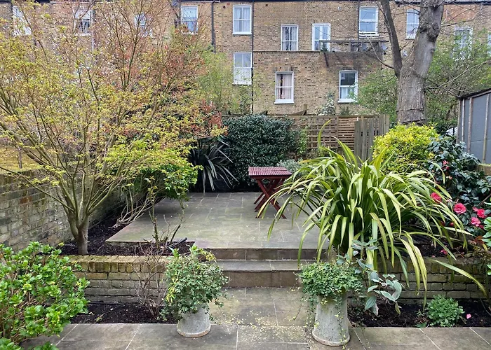 Stylish Garden Flat