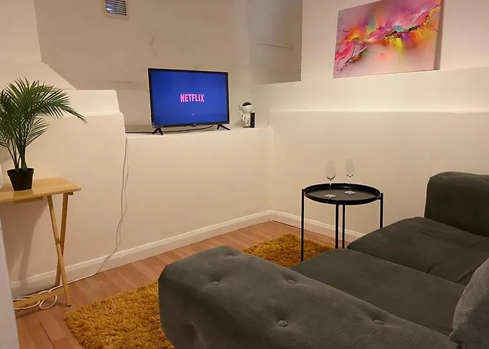 Entire 2 Bed Flat 10 Mins To Central London