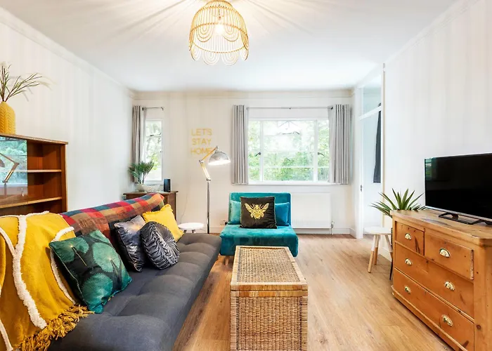 Stylish Highgate Haven Apartment