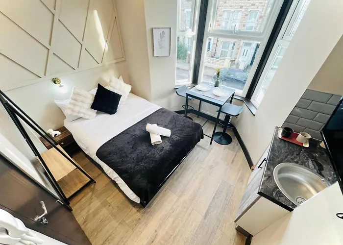 London 72 City Center Studio Top Location I