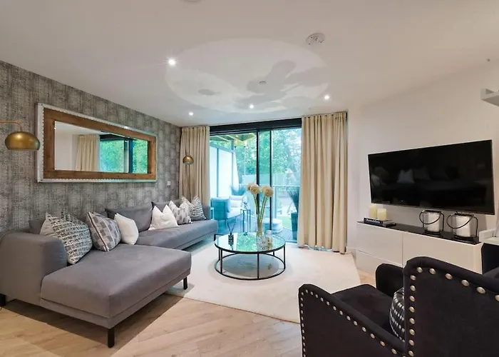 Boutique Designer Apartment With Balcony-2 Bedroom