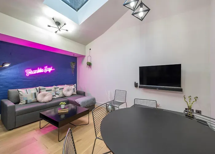The Insta Playhouse - Covent Garden - By Frankie Says