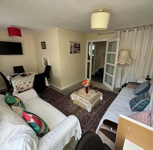 Private Gated Development In London Bridge, Cosy Home With Great Transport Links