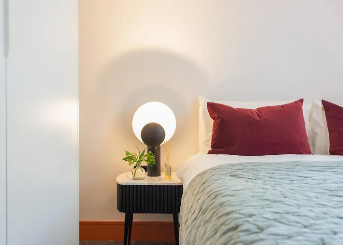 Mysquare Two Bedroom Apartments In Limehouse