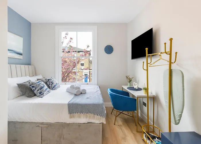 Cityscape Oasis Chic Studio For Urban Dwellers