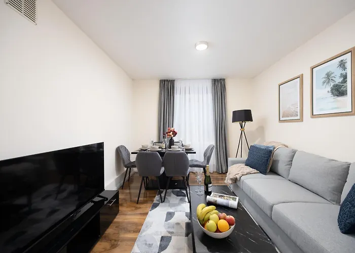 Elegant And Spacious 3 Bedroom Apartment In Fulham