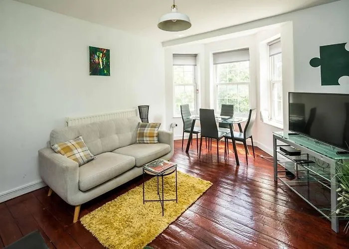 Cosy 3Bd London Accommodation For 6 / 6 Beds
