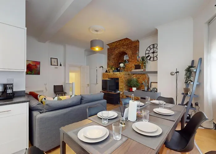 Unique & Cosy London Retreat