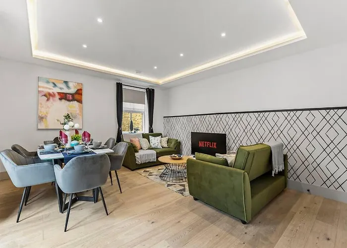 Stunning 2 Bed Flat In London - Sleeps 8 -Balcony