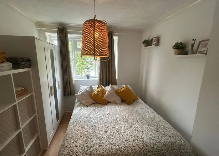 Modern And Spacious Double London Bedroom