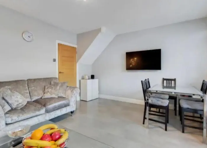 Stylish 3 Bed Flat In Greenwich