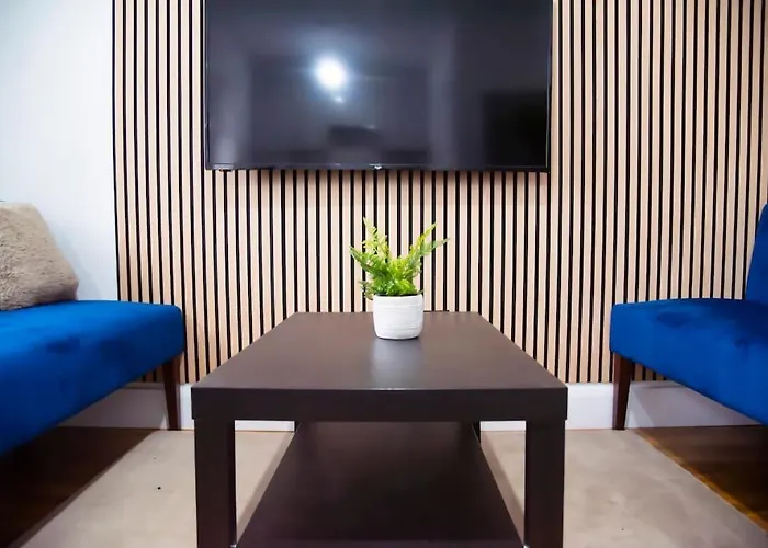 Smart Modern, Split Level Flat, Free Parking
