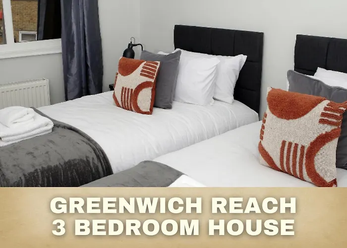 Family-Friendly 3-Bed House With Parking Near London O2