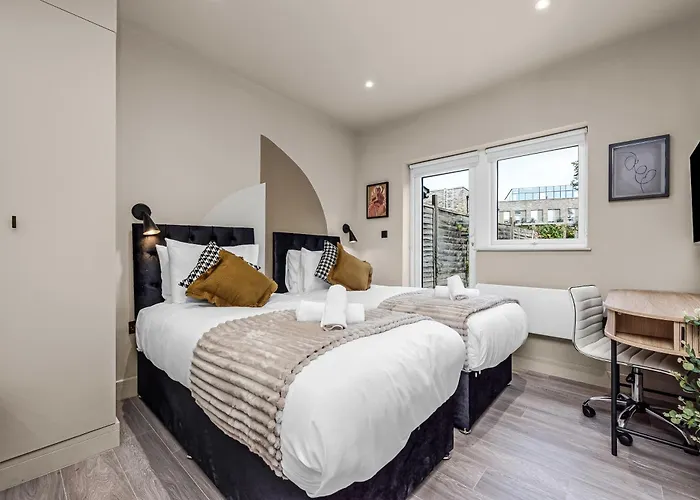 Posh Studio Stay With Functional Kitchenette