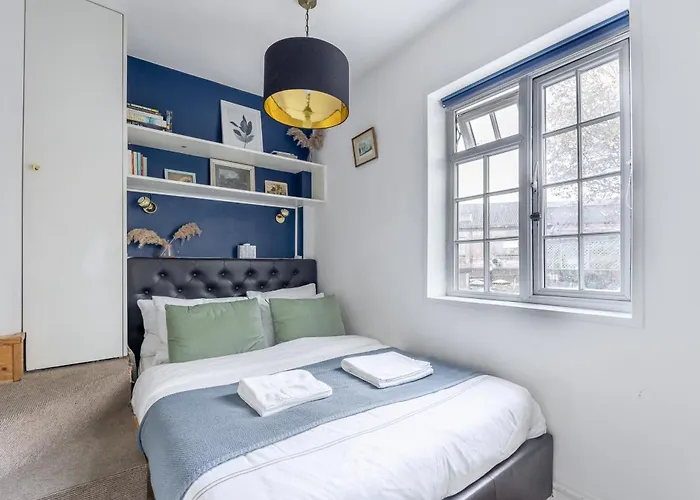 West London Flat With Balcony